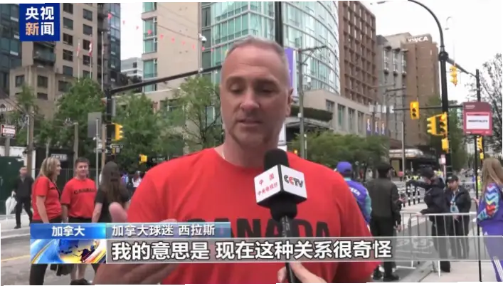 对于加拿大球迷而言，前往球场观赛的公交系统既是便利的选择，也伴随着挑战。这套专为